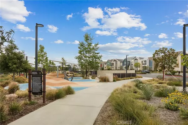 Valencia, CA 91381,26973 Prospector RD #203