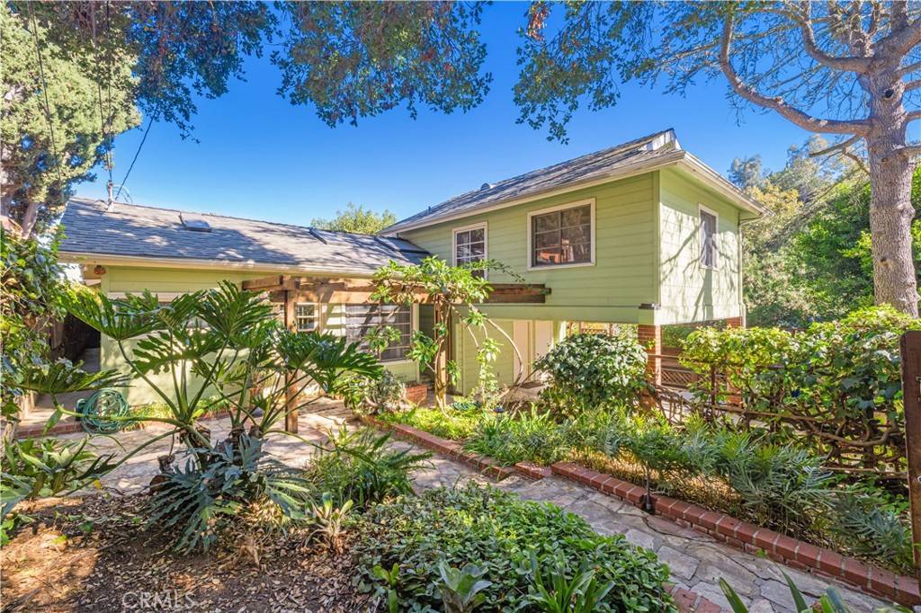 Los Angeles, CA 90046,8917 Holly PL
