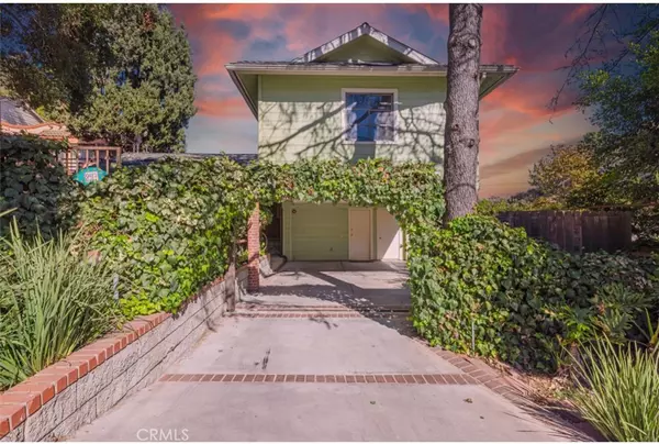 Los Angeles, CA 90046,8917 Holly PL