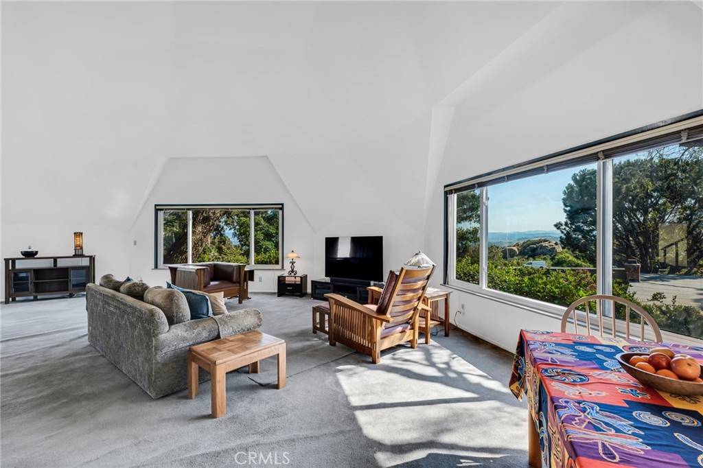 Chatsworth, CA 91311,21806 Mayan DR