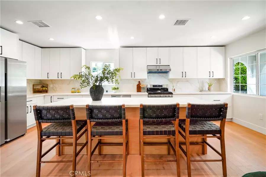 18324 Sylvan ST, Tarzana, CA 91335