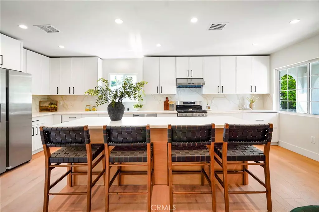 Tarzana, CA 91335,18324 Sylvan ST