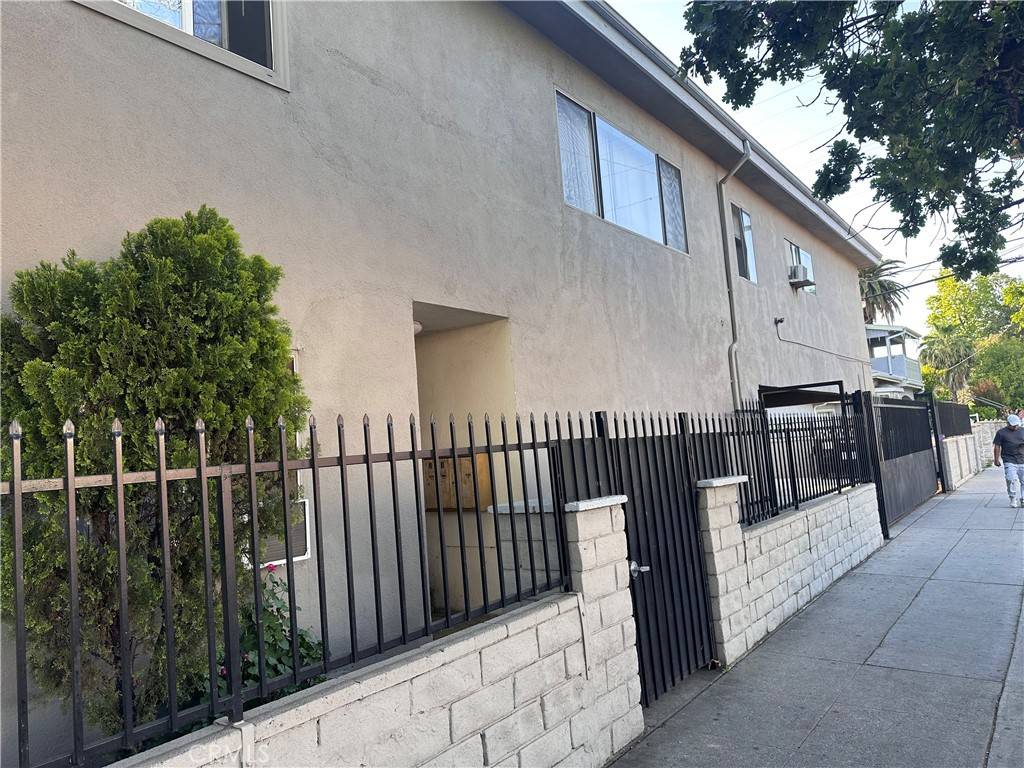 Van Nuys, CA 91411,14703 Victory BLVD