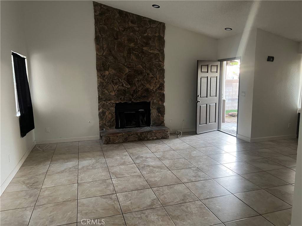 Lancaster, CA 93535,1508 E Avenue J2