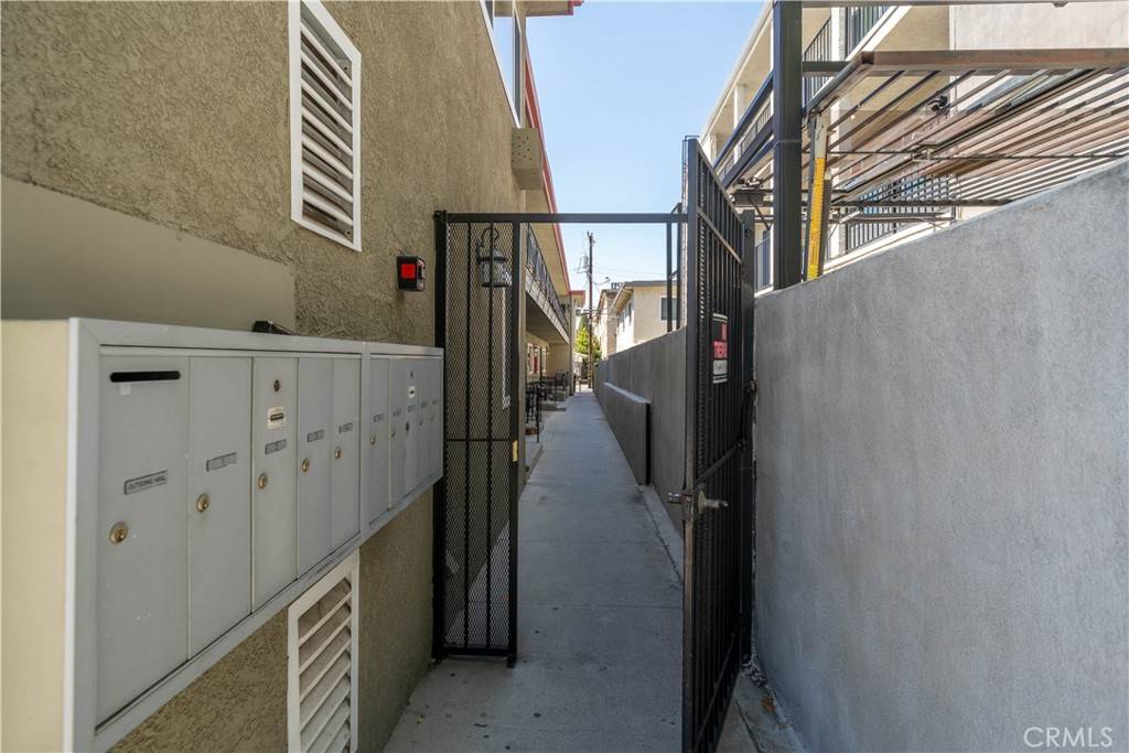 Glendale, CA 91205,135 S Belmont ST