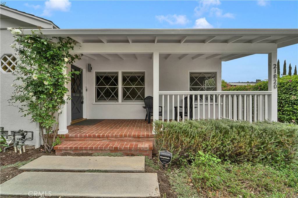 Woodland Hills, CA 91364,21820 Dumetz RD