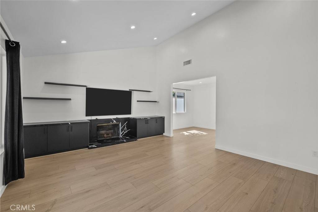 Newhall, CA 91321,24431 La Glorita CIR