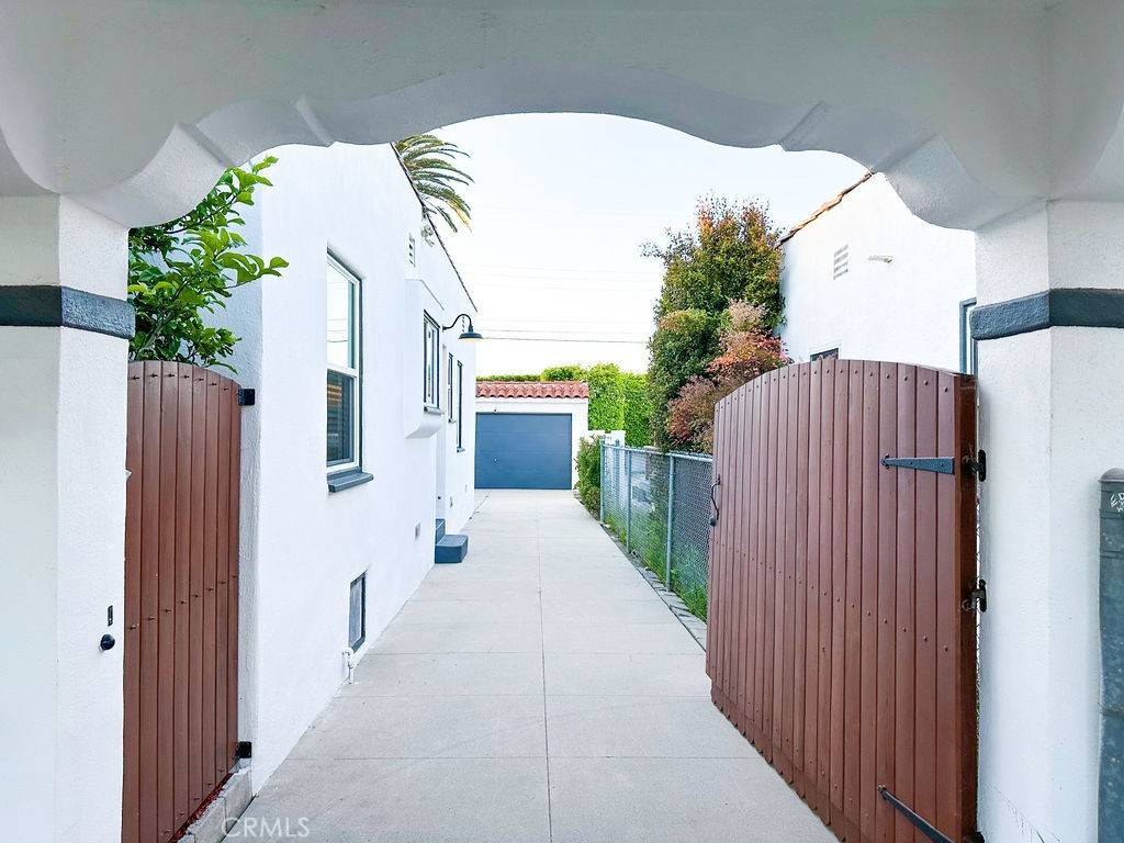 Los Angeles, CA 90047,1927 W 84th PL