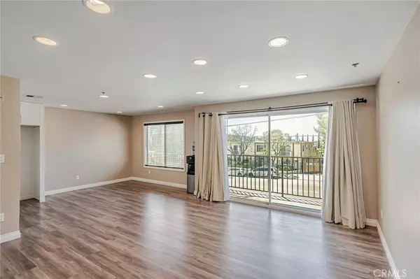 Tujunga, CA 91402,10290 Tujunga Canyon Blvd #102
