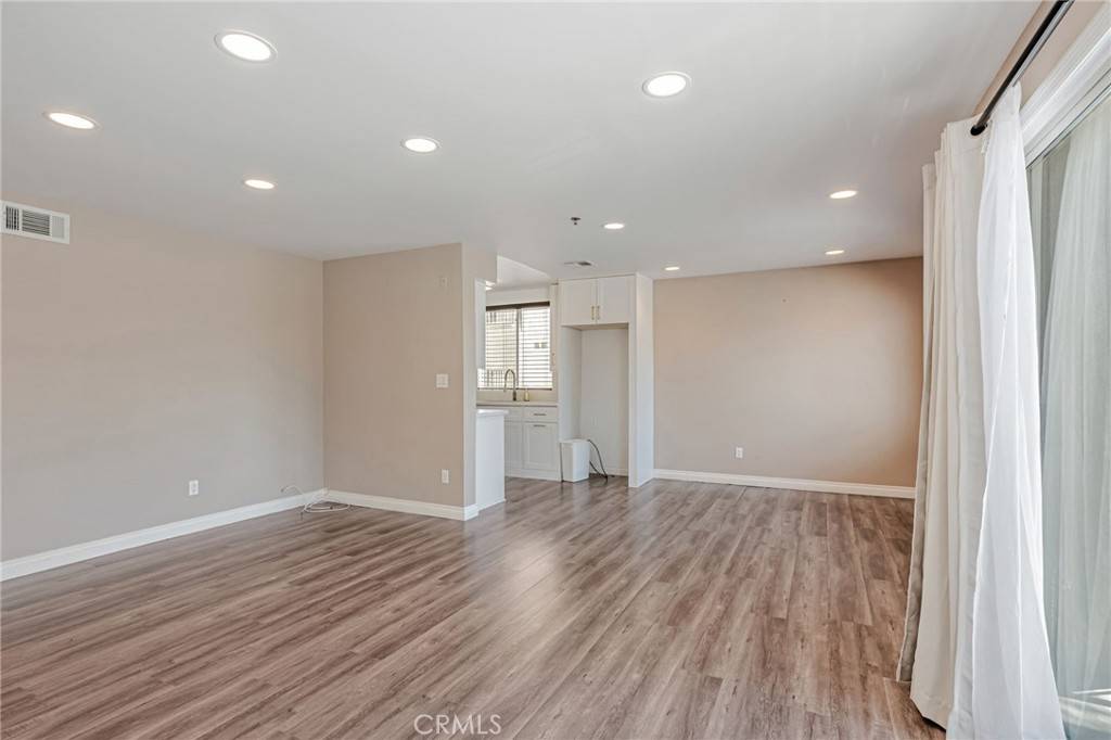 Tujunga, CA 91402,10290 Tujunga Canyon Blvd #102