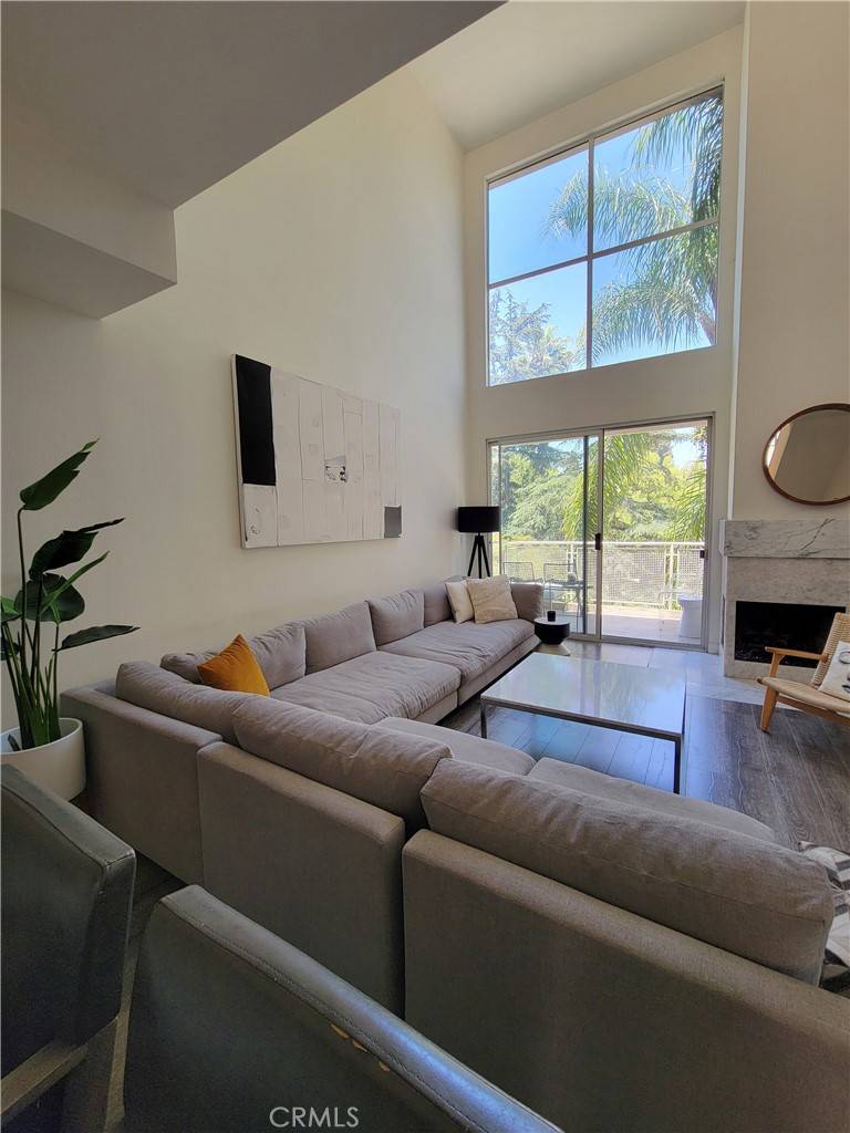 Los Angeles, CA 90068,3944 Kentucky DR #9