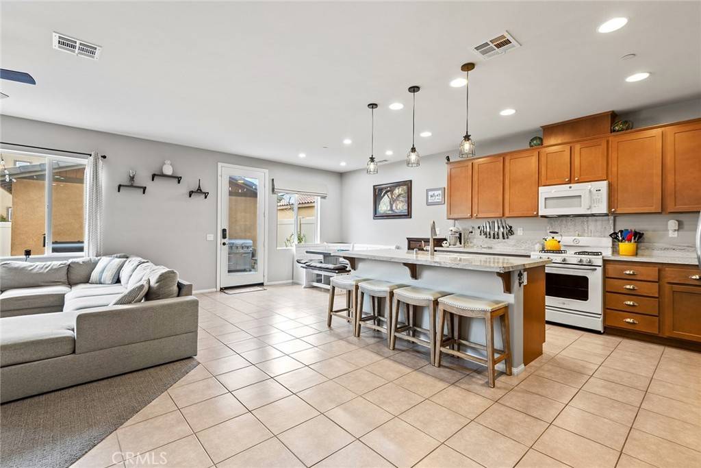 Oxnard, CA 93036,3511 Kings Canyon DR