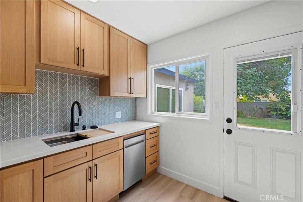 Encino, CA 91316,5826 Jamieson AVE
