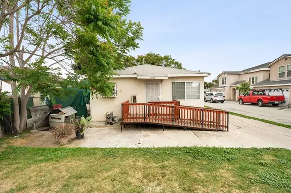 Compton, CA 90221,1009 E Peck ST