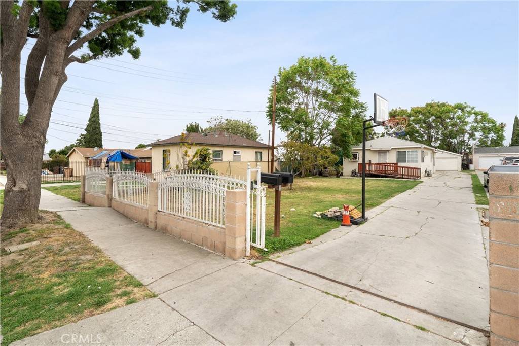 1009 E Peck ST, Compton, CA 90221