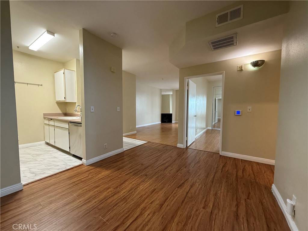 Los Angeles, CA 90020,500 S Berendo ST #302