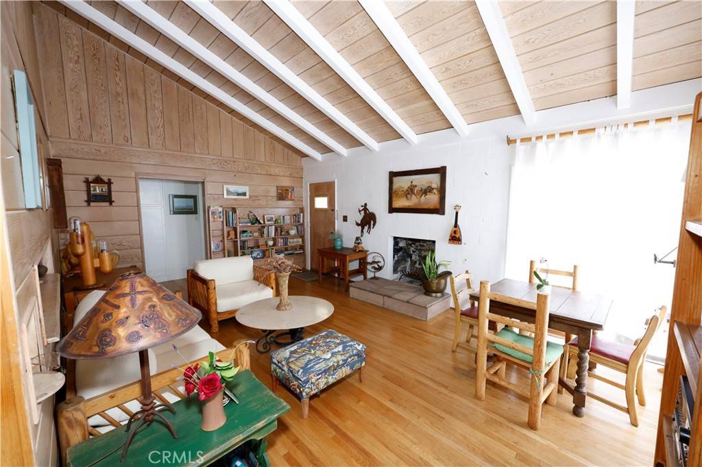 Valley Glen, CA 91401,6441 Varna AVE