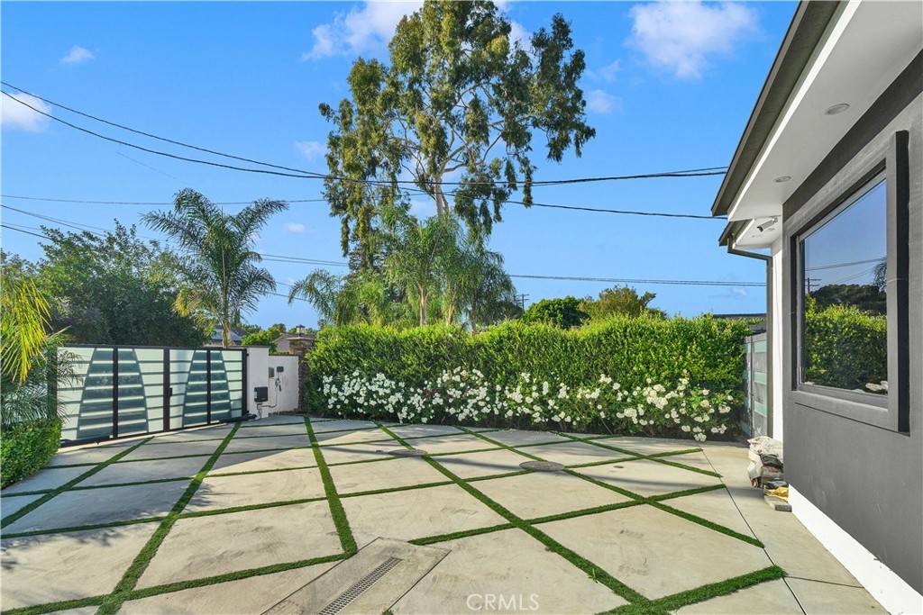 Northridge, CA 91325,9218 Encino AVE