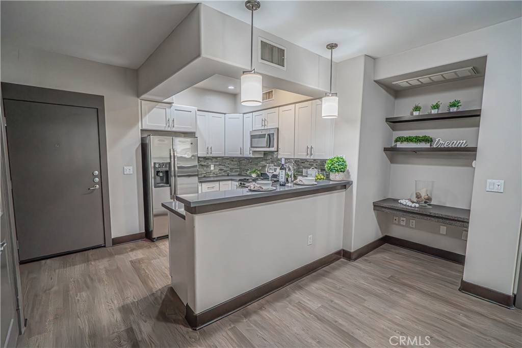 Valencia, CA 91355,24595 Town Center DR #3205