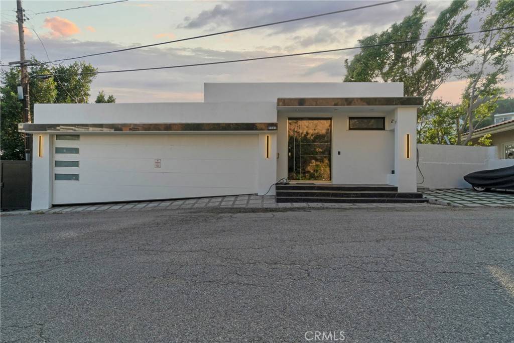 Los Angeles, CA 90069,1737 Sunset Plaza DR