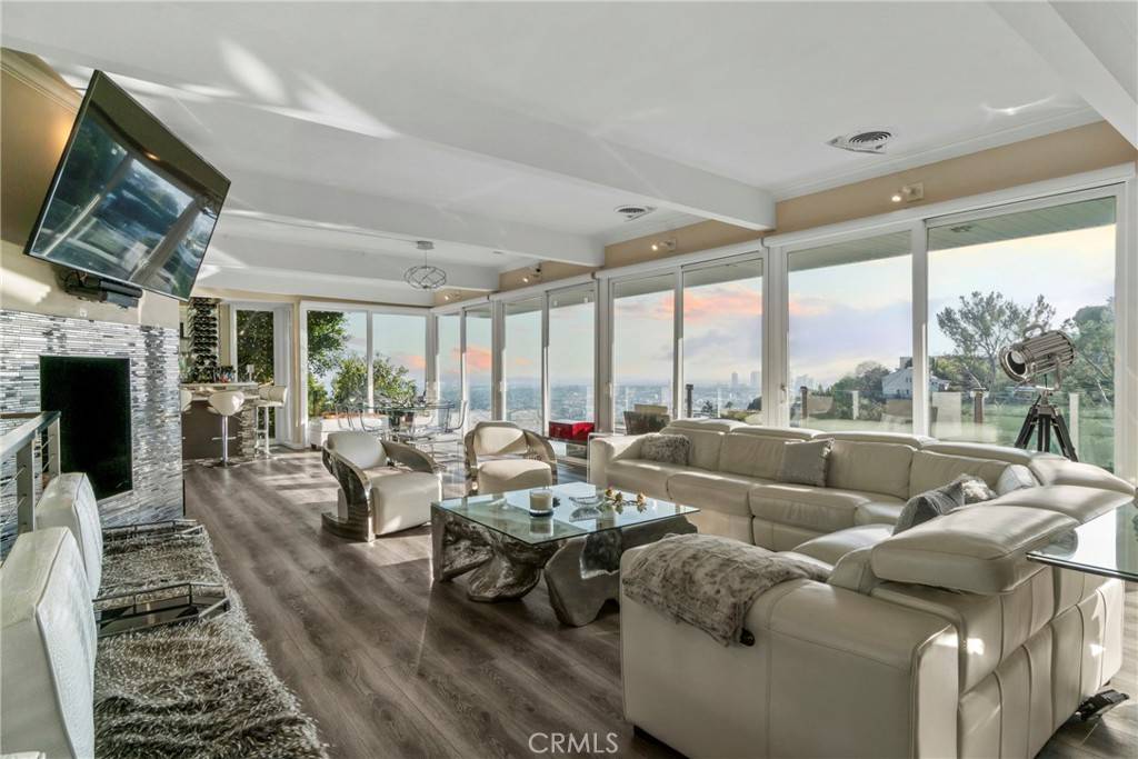 1737 Sunset Plaza DR, Los Angeles, CA 90069