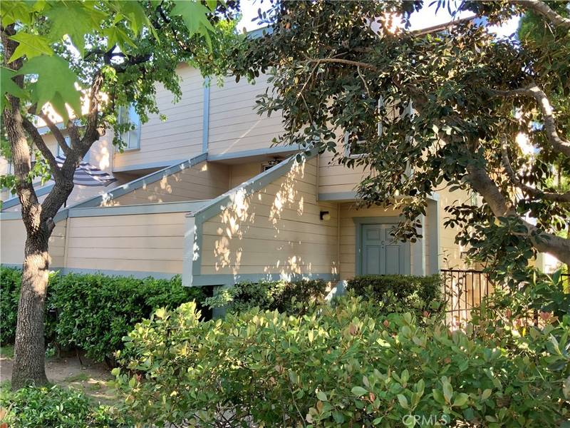 9917 Independence AVE #C, Chatsworth, CA 91311