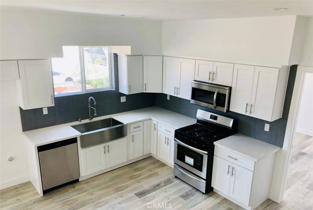 Los Angeles, CA 90004,644 N Manhattan PL
