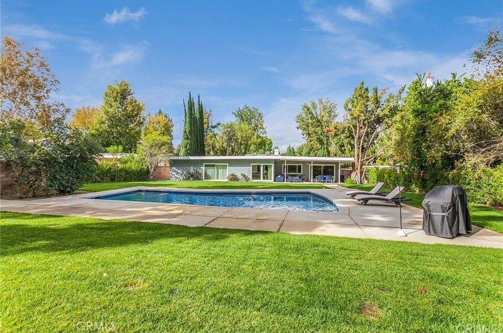 Woodland Hills, CA 91367,6236 Capistrano AVE