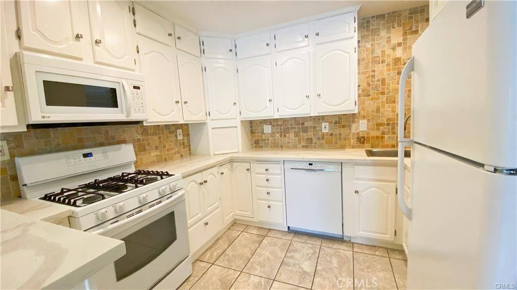 Culver City, CA 90230,5901 Canterbury DR #11