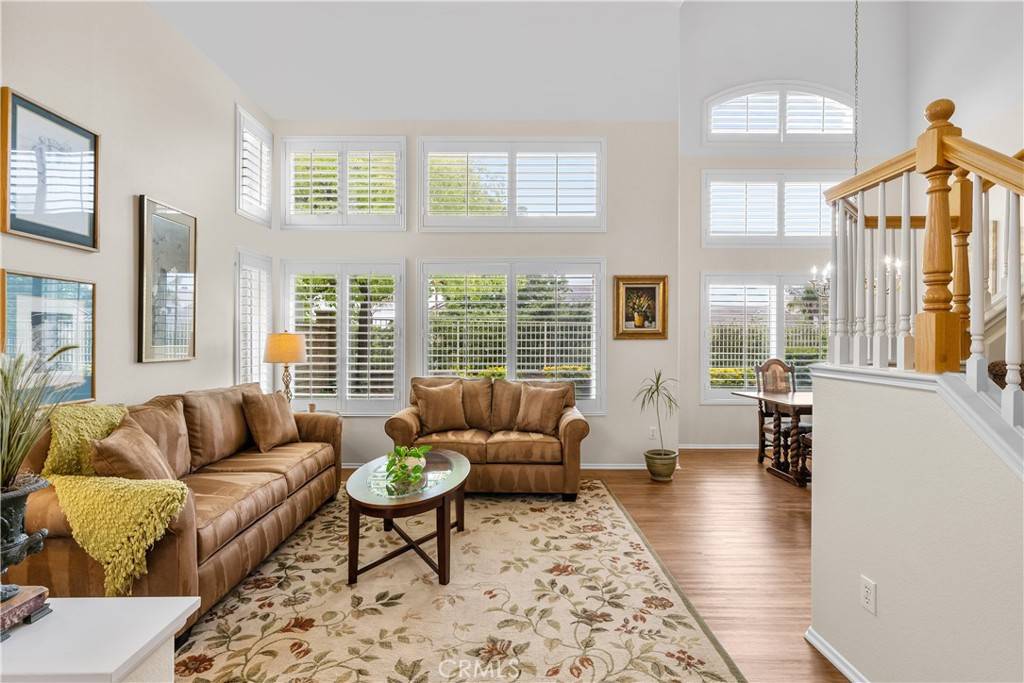 Valencia, CA 91354,27567 Courtview DR
