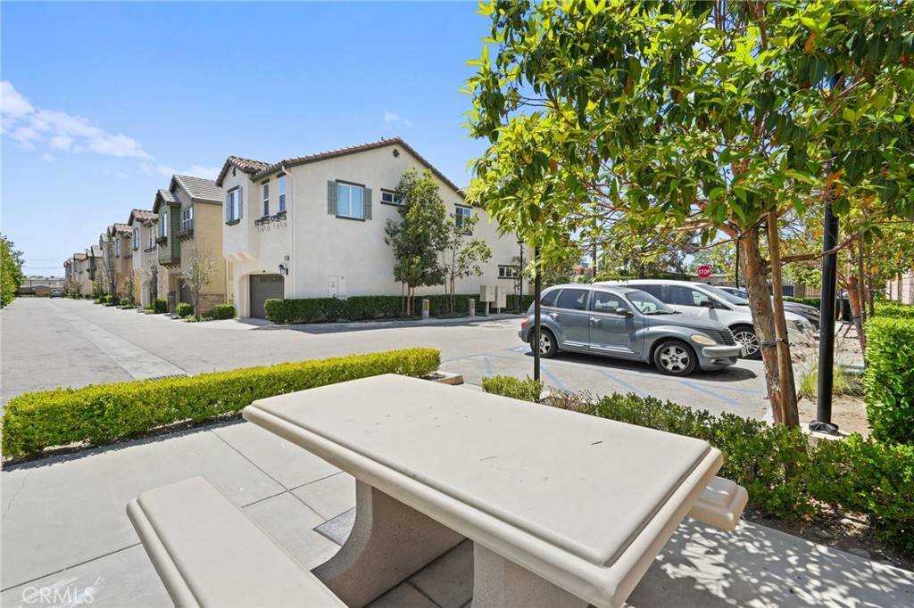 San Fernando, CA 91340,12827 W Hemingway DR