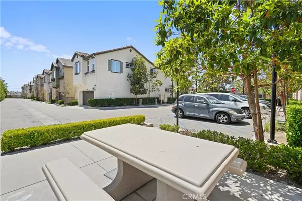 San Fernando, CA 91340,12827 W Hemingway DR