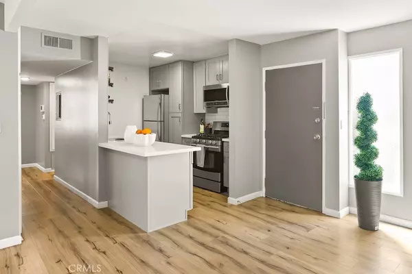 Tarzana, CA 91356,18620 Hatteras Street #223