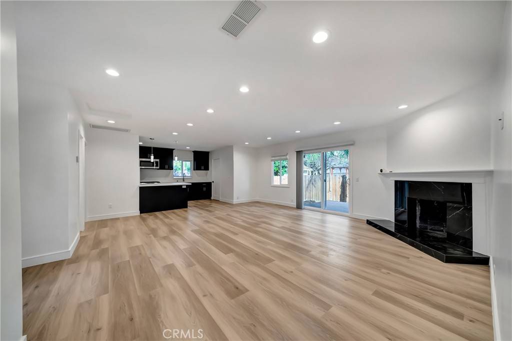 Canoga Park, CA 91303,6846 Glade AVE
