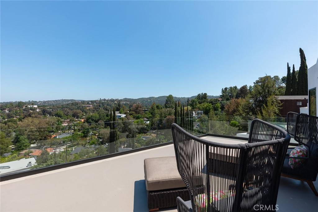 Woodland Hills, CA 91364,5134 Medina RD