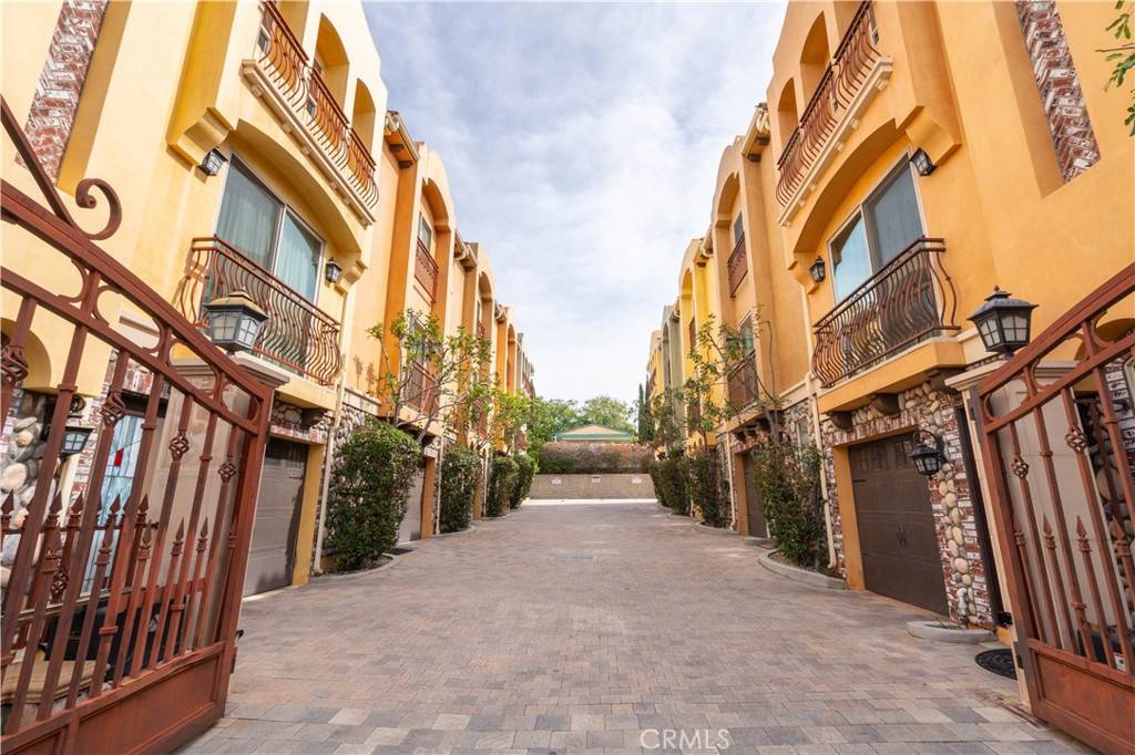 Tujunga, CA 91042,10148 Fernglen AVE #2