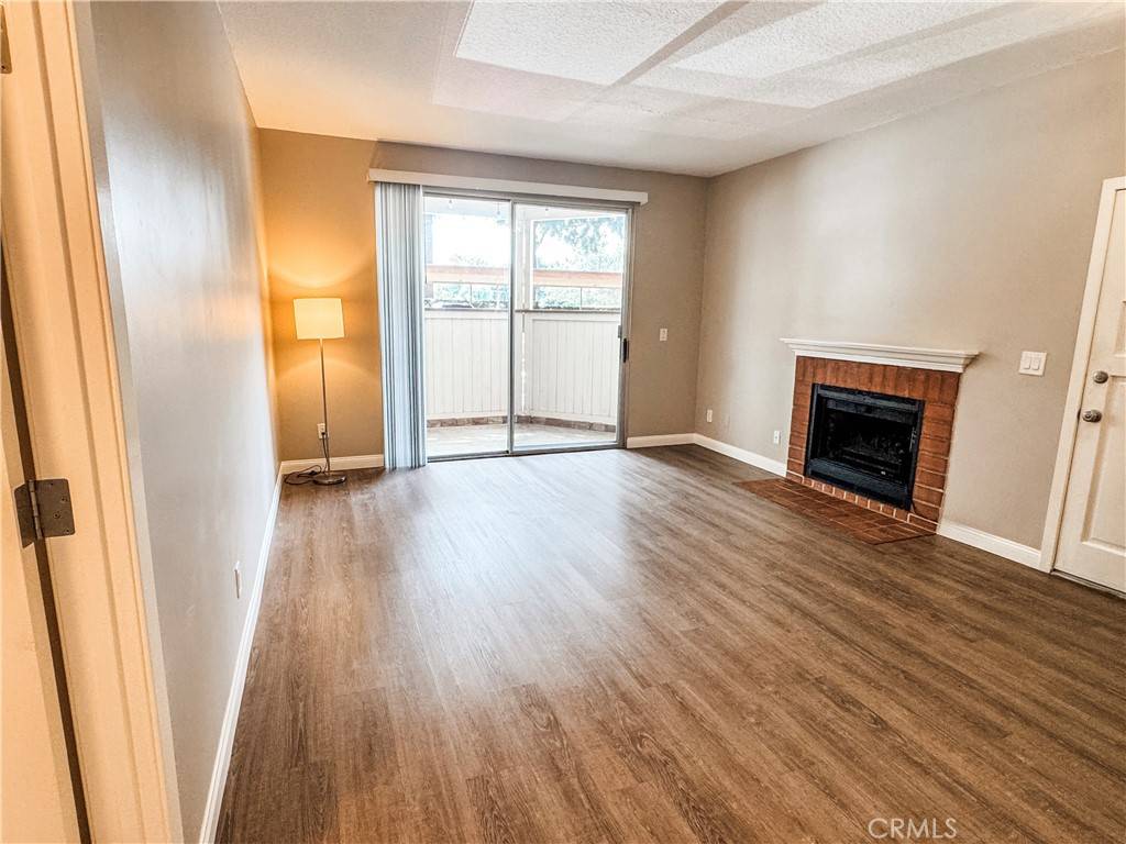 Thousand Oaks, CA 91362,2474 Pleasant WAY #E