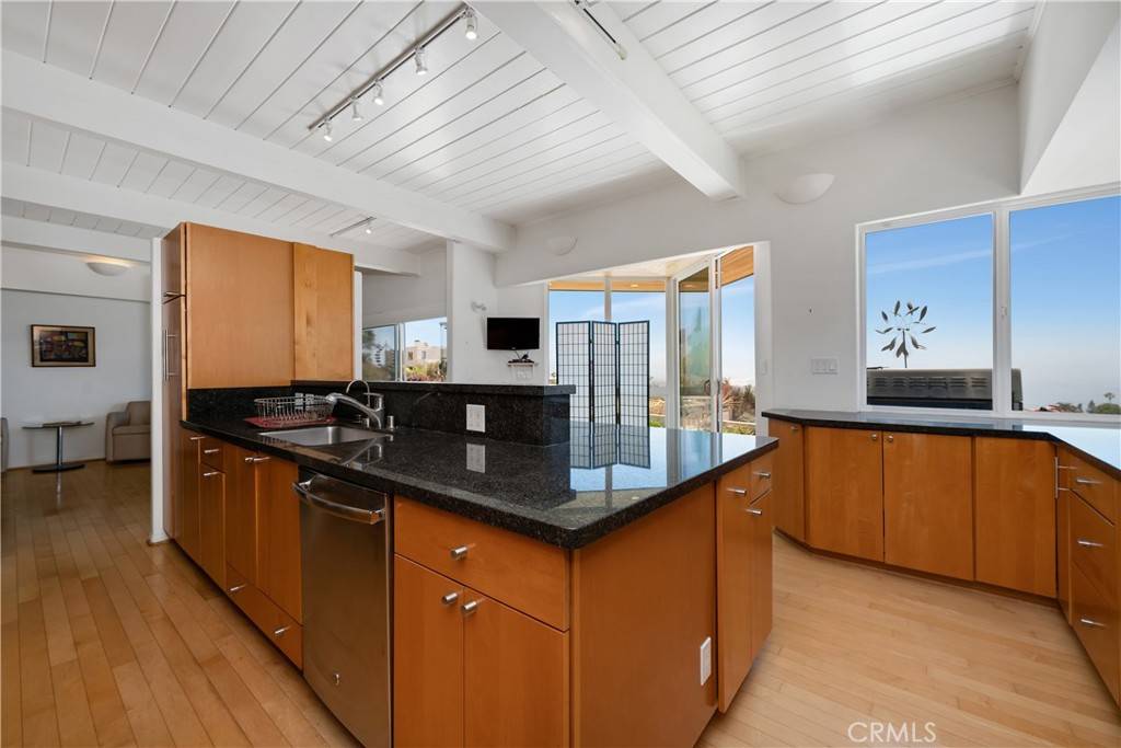 Pacific Palisades, CA 90272,1032 Enchanted WAY