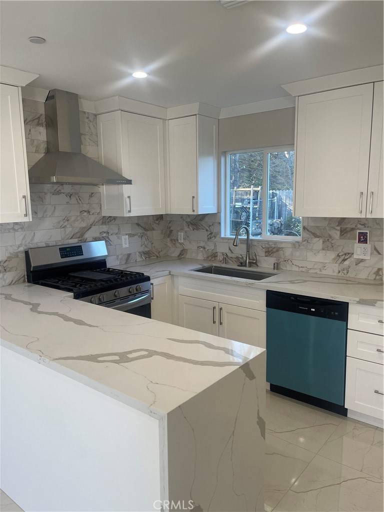 Porter Ranch, CA 91326,18706 Brasilia DR