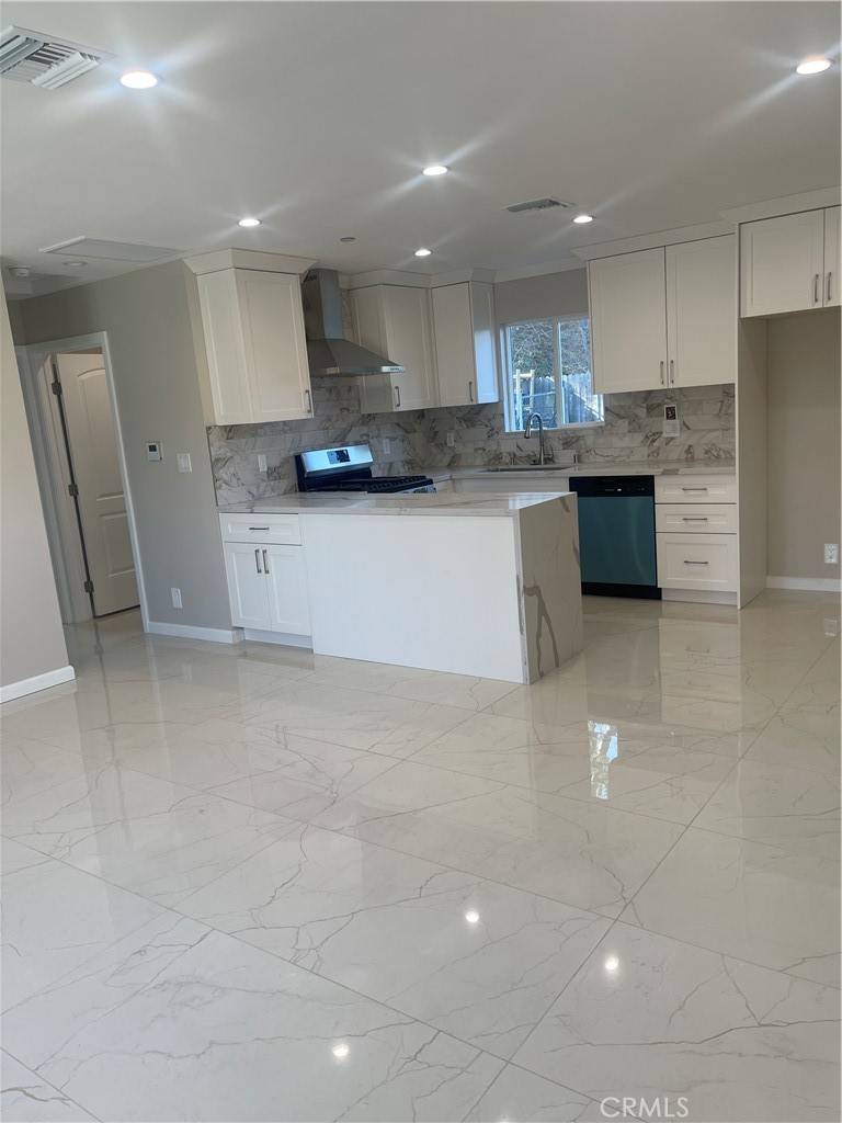 Porter Ranch, CA 91326,18706 Brasilia DR