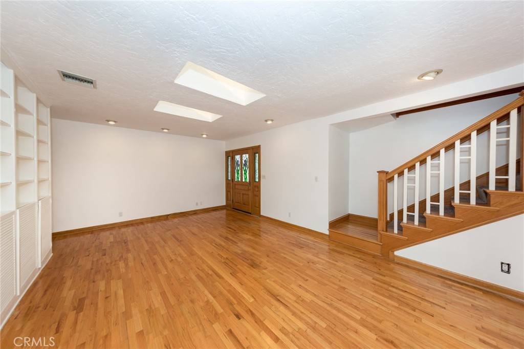 Northridge, CA 91325,8924 Chimineas AVE