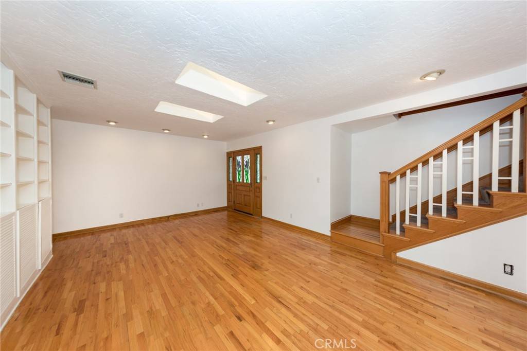 Northridge, CA 91325,8924 Chimineas AVE