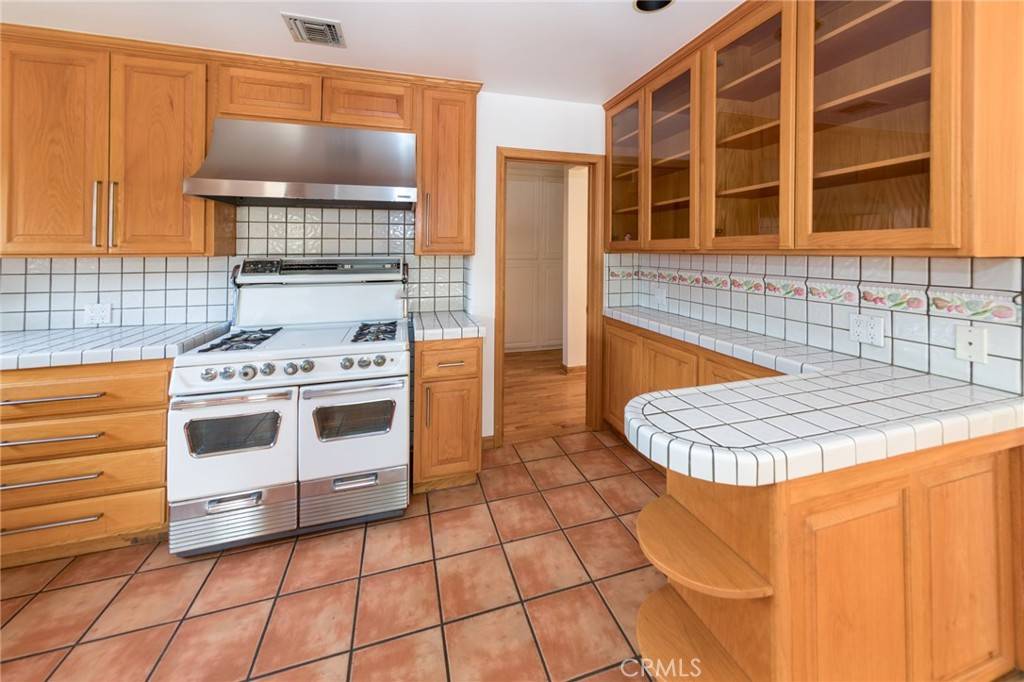 Northridge, CA 91325,8924 Chimineas AVE