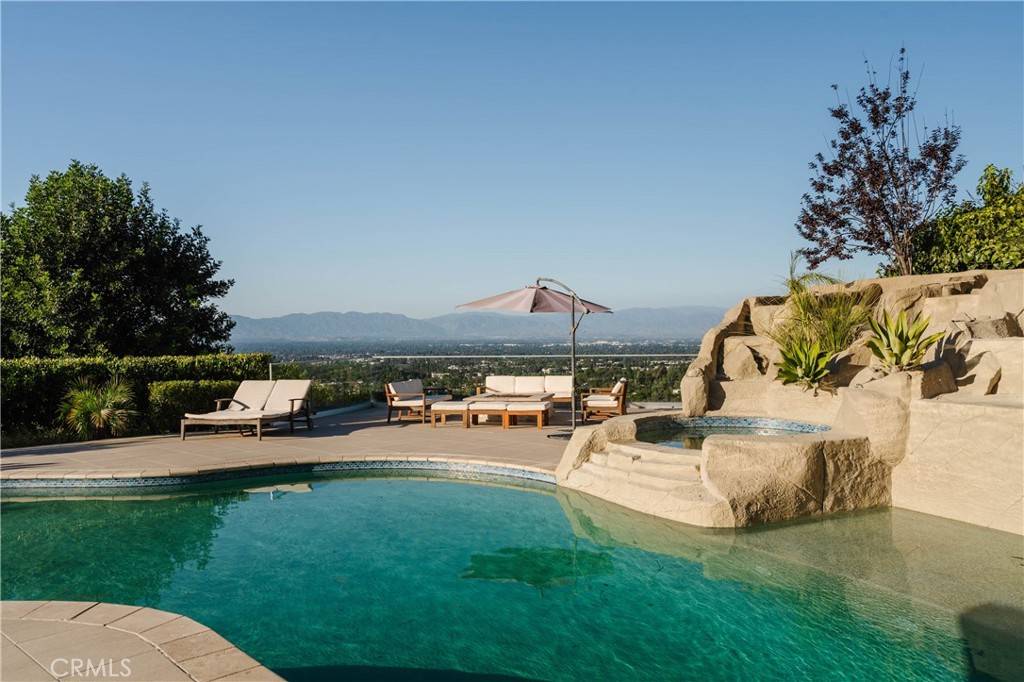 Tarzana, CA 91356,4935 Calvin AVE