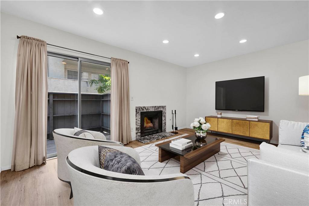 Winnetka, CA 91306,20155 Keswick ST #117