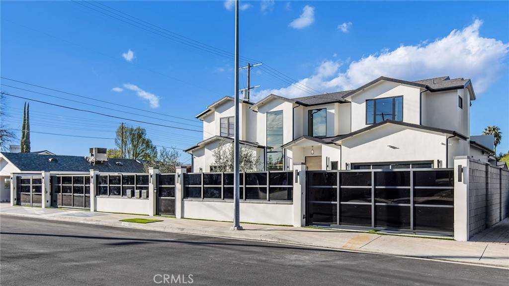 Woodland Hills, CA 91367,22745 Califa ST