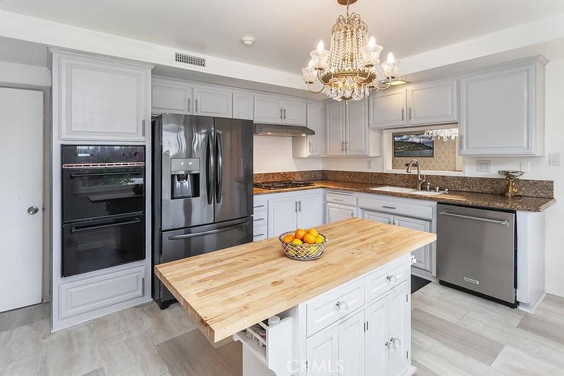 West Hills, CA 91304,8479 Moorcroft AVE