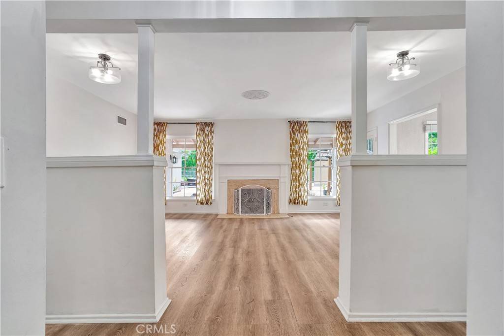 Woodland Hills, CA 91367,5835 Jumilla AVE
