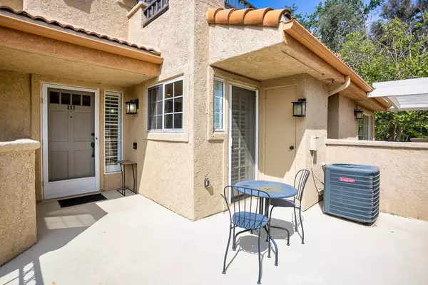 Valencia, CA 91355,23930 Arroyo Park DR #111