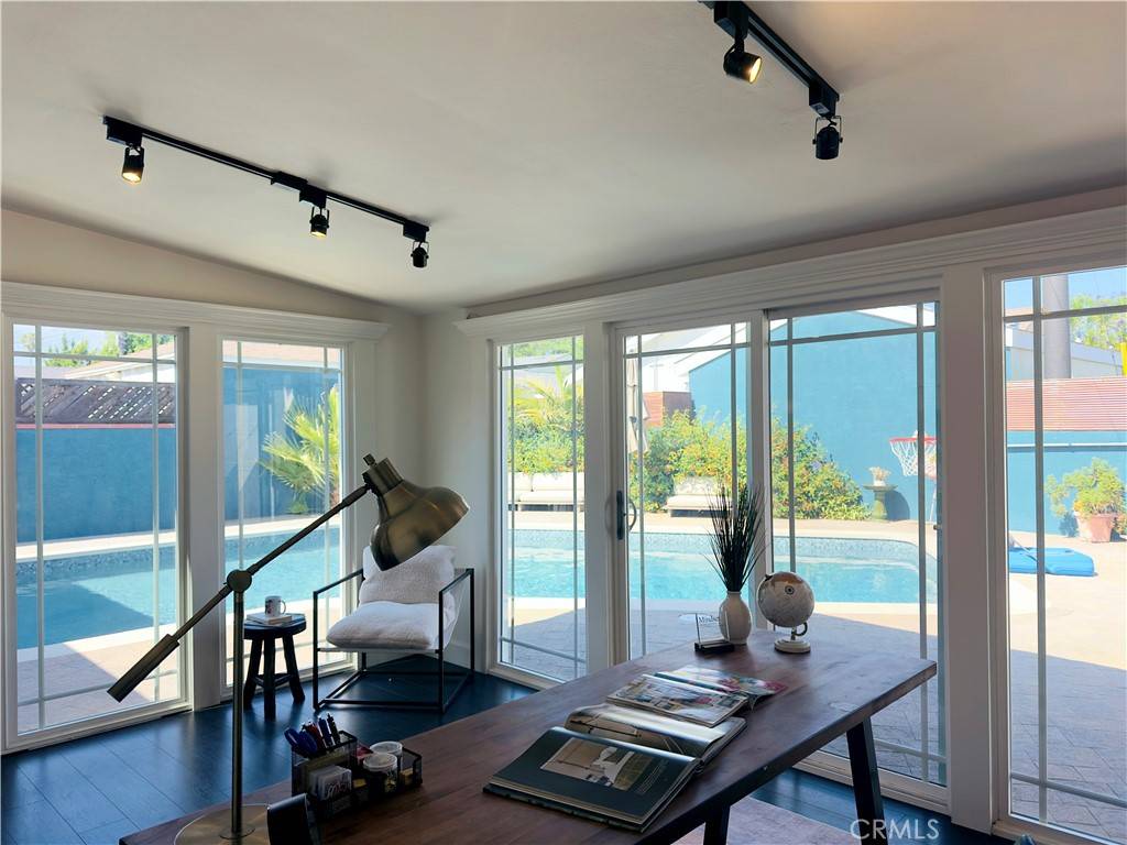 Lake Balboa, CA 91406,8110 Lesner AVE